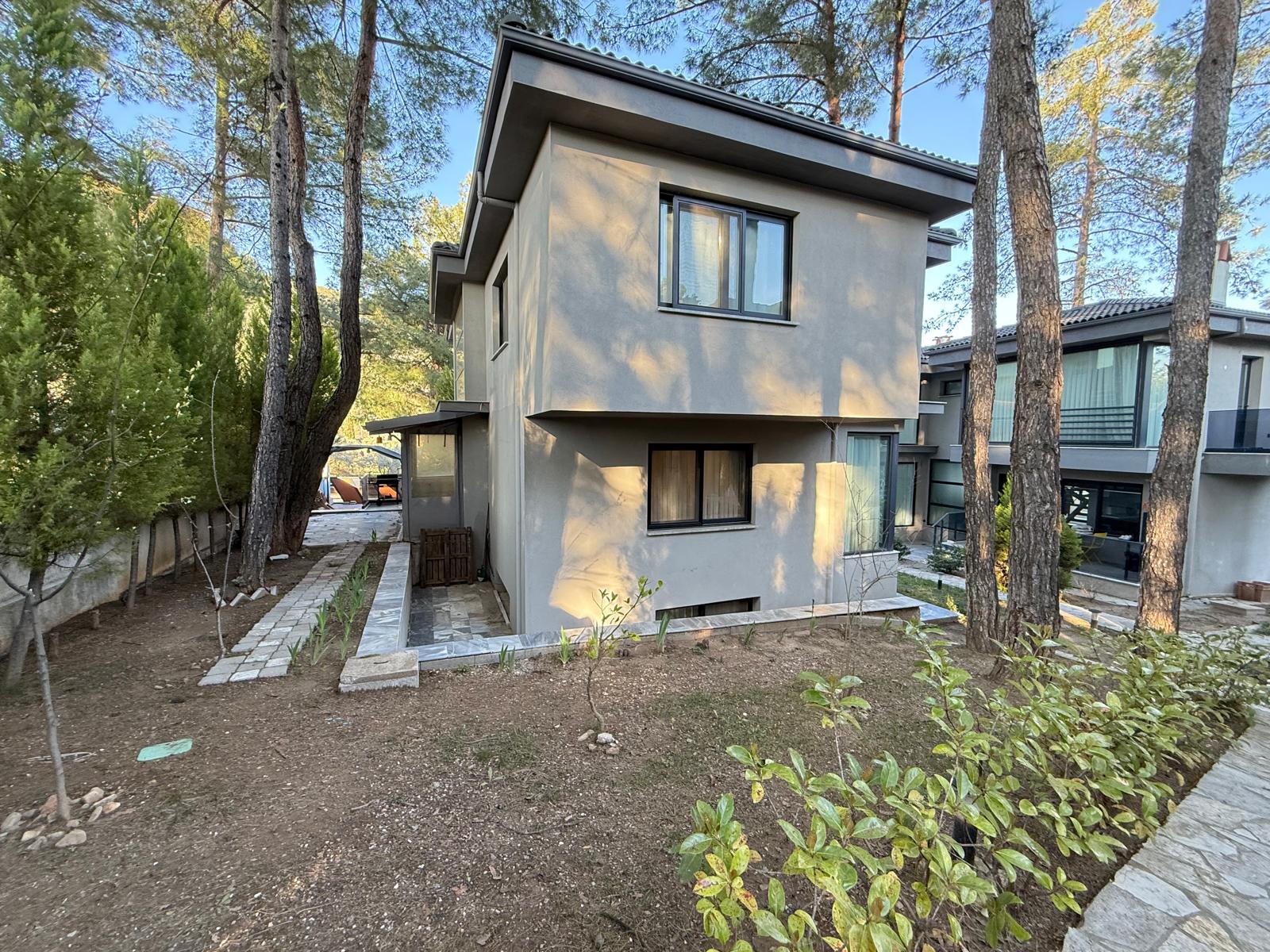 Muğla Menteşe Gül Ağzı Mah. 280 m2 Satılık Tripleks Villa