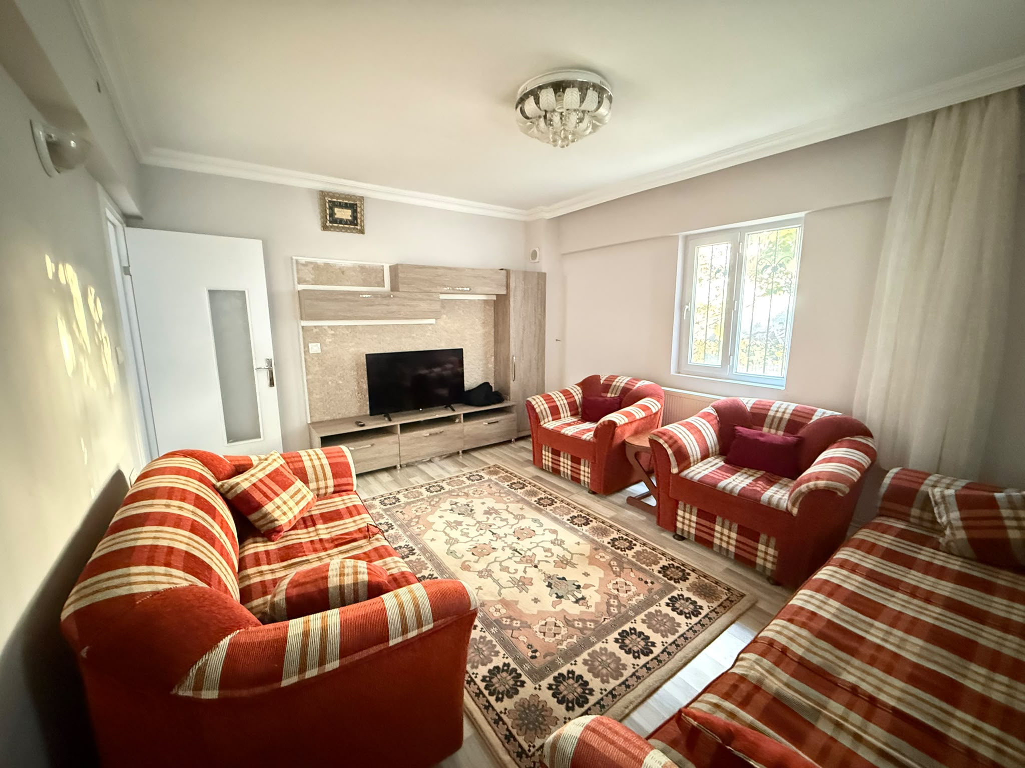 Muğla Yatağan Cumhuriyet Mahallesinde Eşyalı 3+1 Kiralık Daire - fotoğraf 1